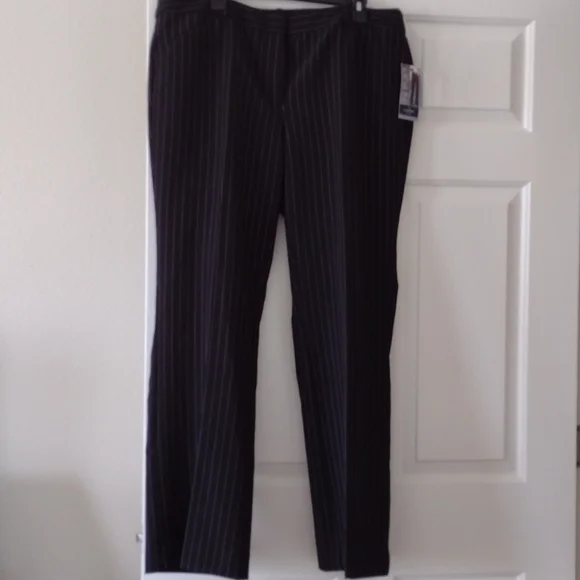 Liz Claiborne career pants - Picture 4 of 11